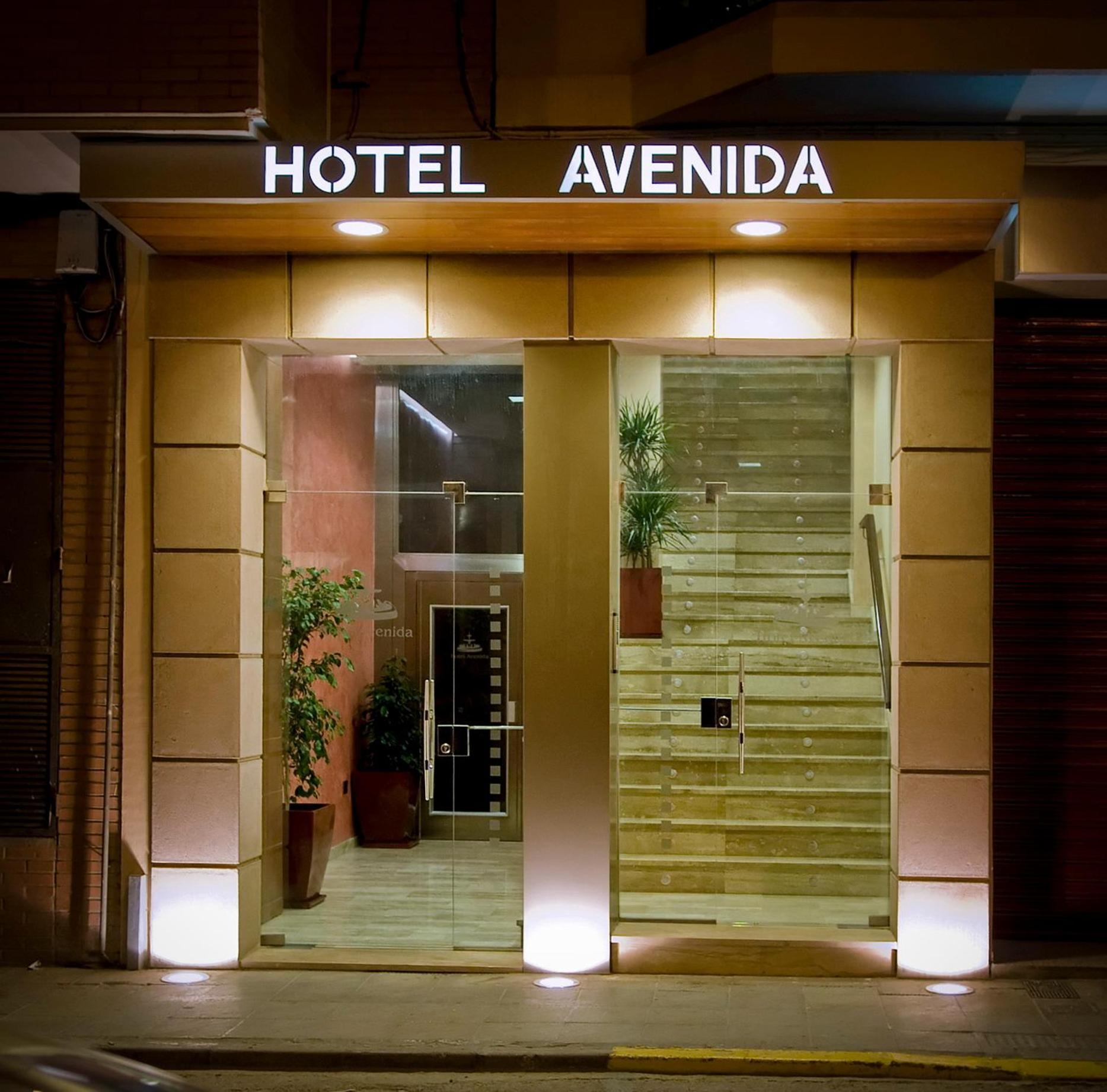 Hotel Avenida Requena Luaran gambar