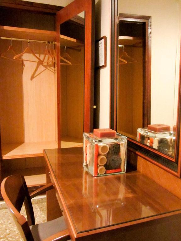 Hotel Avenida Requena Bilik gambar