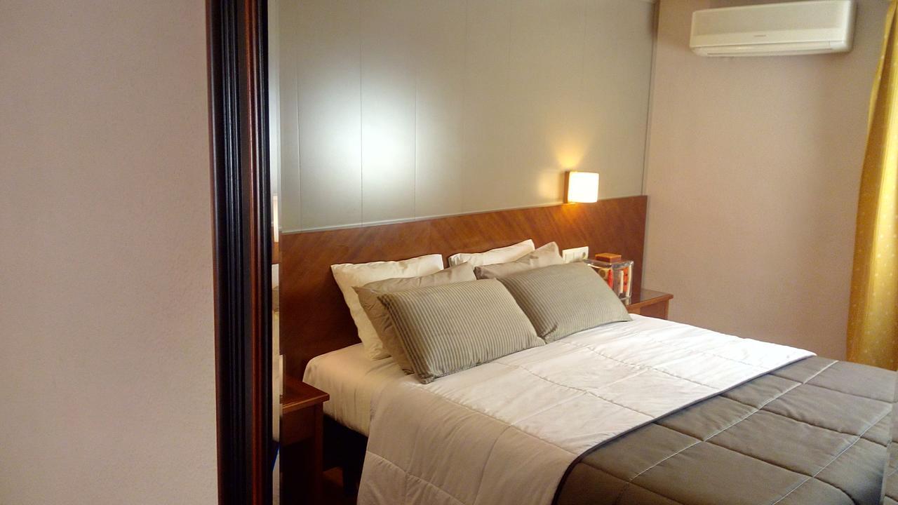 Hotel Avenida Requena Luaran gambar